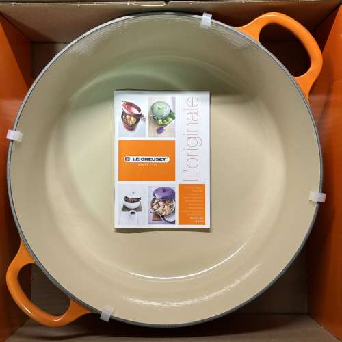 全新 Le Creuset 圓形琺瑯鑄鐵鍋 28cm 橙色