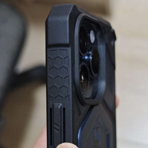 UAG MONARCH Pro MagSafe for iPhone 15 pro