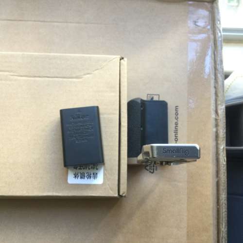 Nikon zfc原廠專用電池和手柄Smallrig,全部99%，超級新淨