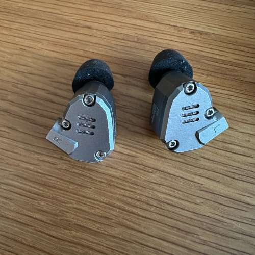 KZ ZS6 earphone