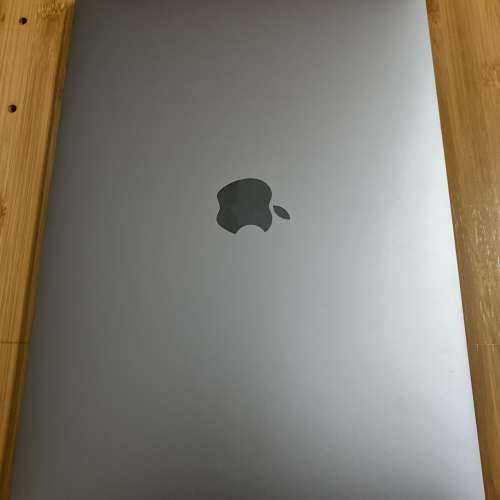 MacBook Pro 13 英寸，2020，四個 Thunderbolt 3