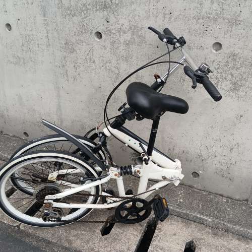 成人 單車一部 ，20吋，可摺。