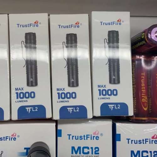 Trustfire L2 Super Bright Mini Flashlight 🔦 迷你電筒1千流明. 配AA battery或1...