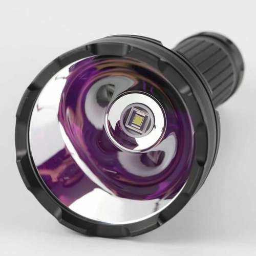 Convoy 大功率特遠射程手電筒。配2枚26650鋰電池&,USB充電座。Extra Long Range Th...