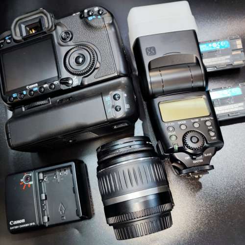 Canon 40D + BG-E2N + 18-55 II + 580EX