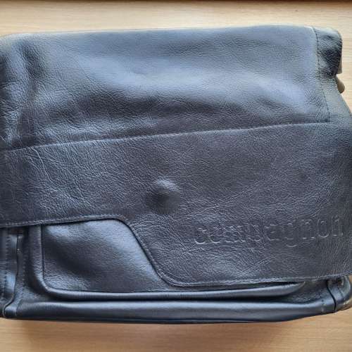 Compagnon leather camera bag