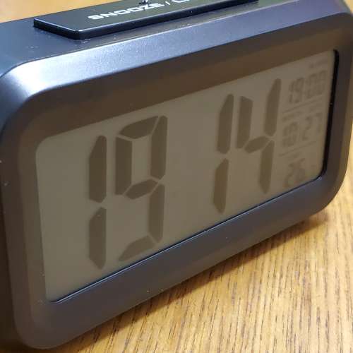 (全新) 背光LED溫度電子鬧鐘 (多款顏色可選)