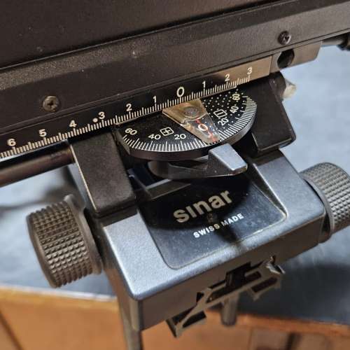 出讓SINAR F1