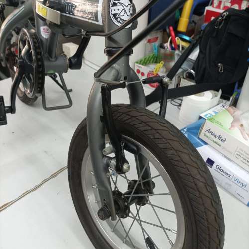 TRINX 12吋中童摺疊單車,伸縮腳踏,快拆座通,鋁架輕身,紮實好踩,單速,正常運作免維修...