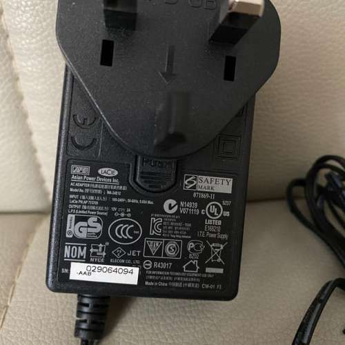 APD AC ADAPTER output : 12V 2A