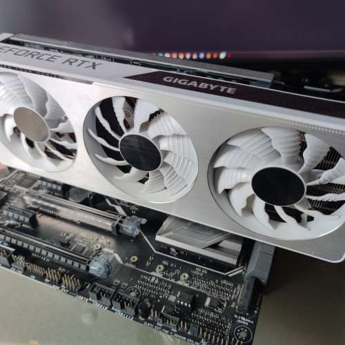 GIGABYTE RTX 3070 VISION OC 8G 白色