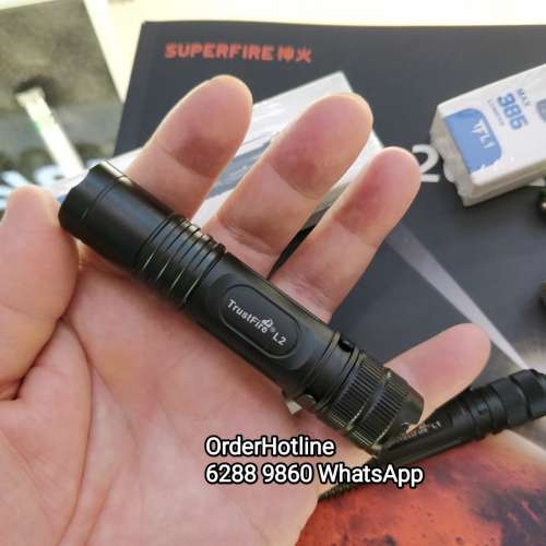 TrustFire L2 強光微電筒一千流明 Flashlight 🔦 Torch. 兼容AA電池或14500可充電鋰...