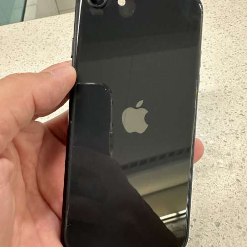iPhone se2 128gb,港行極新，完美冇花，冇修冇拆，電池健康度86，所有功能正常！