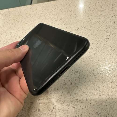 iPhone se2 128gb,港行極新，完美冇花，冇修冇拆，電池健康度86，所有功能正常！