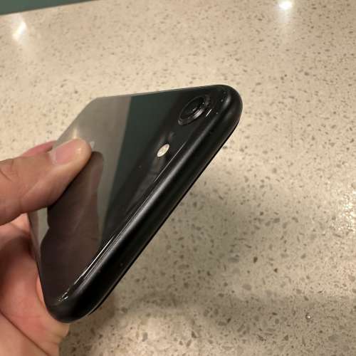 iPhone se2 128gb,港行極新，完美冇花，冇修冇拆，電池健康度86，所有功能正常！