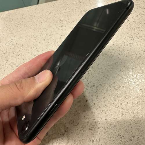 iPhone se2 128gb,港行極新，完美冇花，冇修冇拆，電池健康度86，所有功能正常！