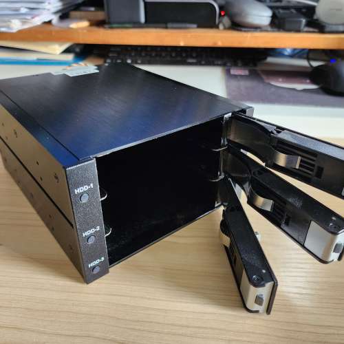 TOOLFREE  3.5寸 3盘位SATA/SAS 硬盘抽取盒