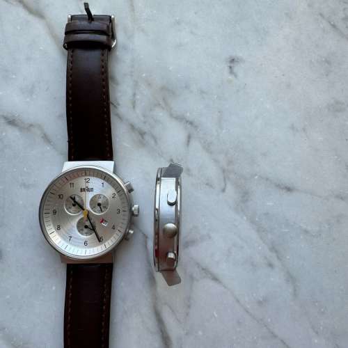 放Braun手錶兩枚 （BN0035)
