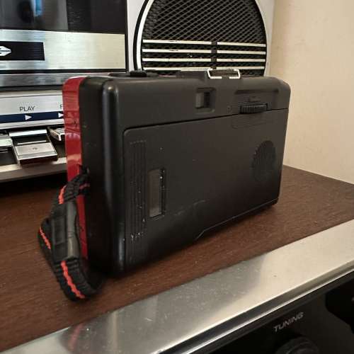 出售香港品牌HALINA 150菲林相機一部，呢部係澳門制造，－切正常，外觀約八成新，最...