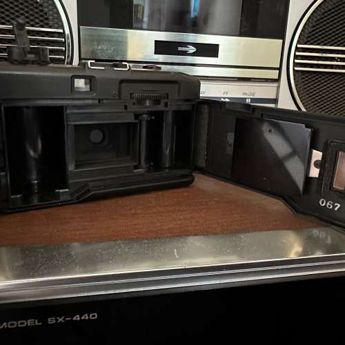 出售香港品牌HALINA 150菲林相機一部，呢部係澳門制造，－切正常，外觀約八成新，最...