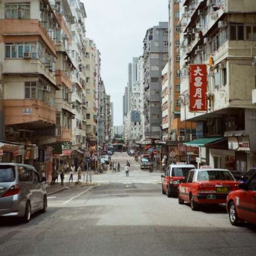 出售香港品牌HALINA 150菲林相機一部，呢部係澳門制造，－切正常，外觀約八成新，最...