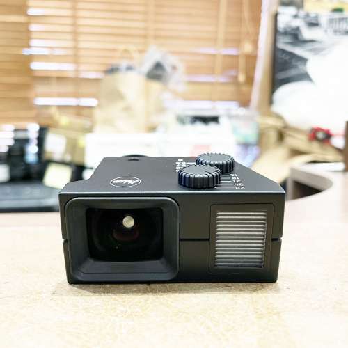 Leica Tri-Elmar-M 16-18-21mm F/4 ASPH with universal wide-angle viewfinder WATE