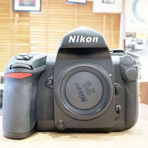 Nikon F6 AF 35mm Film SLR Camera (Body Only)