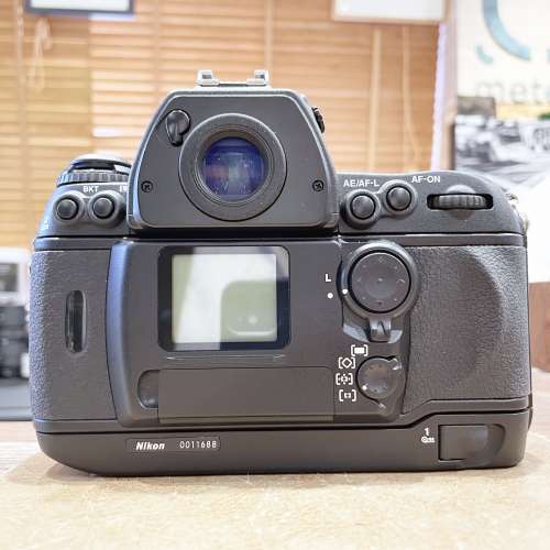 Nikon F6 AF 35mm Film SLR Camera (Body Only)