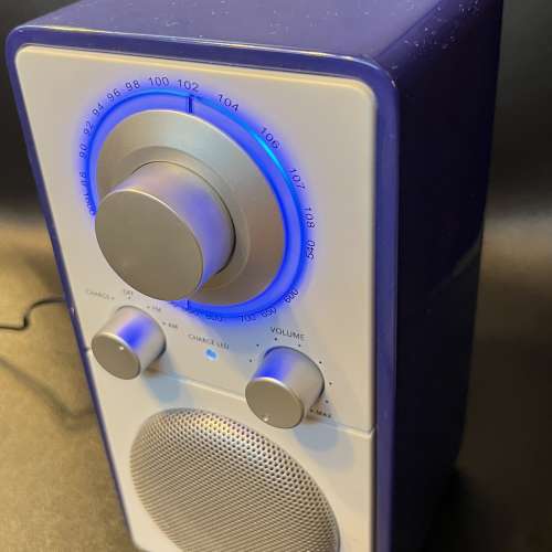 99% 新鋼琴漆木製外殼AM/FM收音機，靈敏度高及靚聲