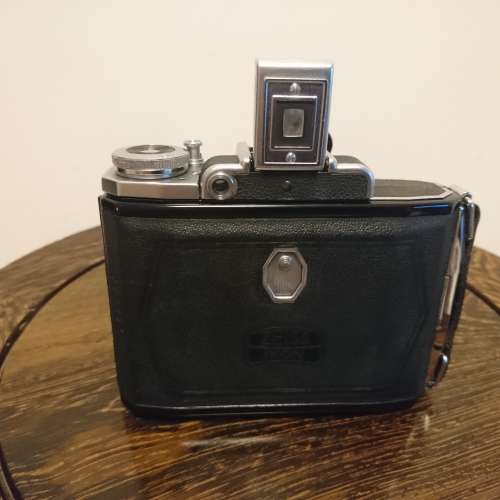 Zeiss Super Ikonta 645 w/Xenar 75mm f3.5 (85% new)