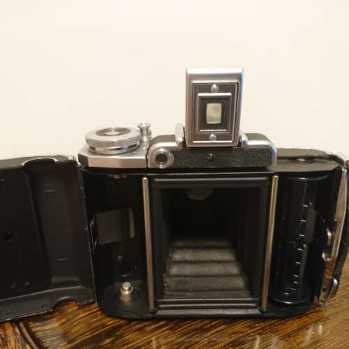 Zeiss Super Ikonta 645 w/Xenar 75mm f3.5 (85% new)