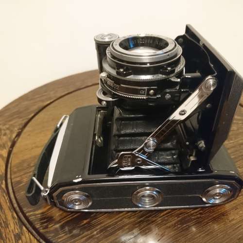 Zeiss Super Ikonta 645 w/Xenar 75mm f3.5 (85% new)