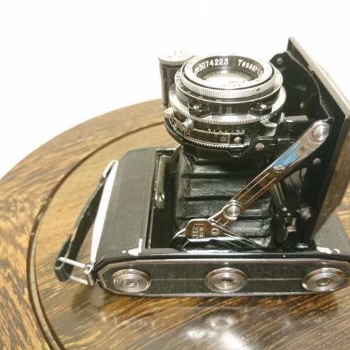 Zeiss Super Ikonta 645 w/Carl Zeiss Jena Tessar T 75mm f3.5 (90% new)