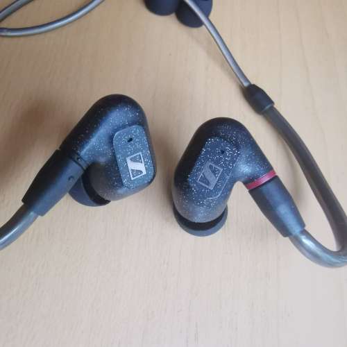 Sennhiser IE300 99%new 原裝線己改4.4, 連原裝大中小耳膠, 無單盒, 無出街用過