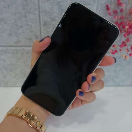 Apple Iphone 11 pro Max 256G ，6.7 寸大屏幕顯示，電池100 % 健康度，已貼上全新...