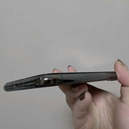 Apple iPhone 11 Pro Max 256G 6.7寸大螢幕，電池效能100 %，功能全部正常運作，已...