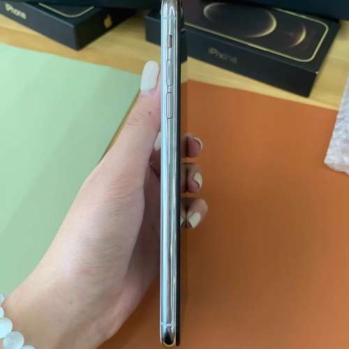 Apple Iphone 11 pro Max 256G ，6.7 寸大屏幕顯示，電池100 % 健康度，已貼上全新...