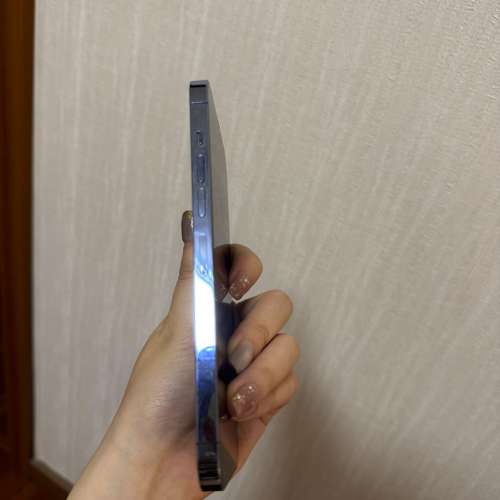 港版 Apple iPhone 13 Pro Max 128G 天峰藍色6.7寸大螢幕，功能全部正常運作，已貼...