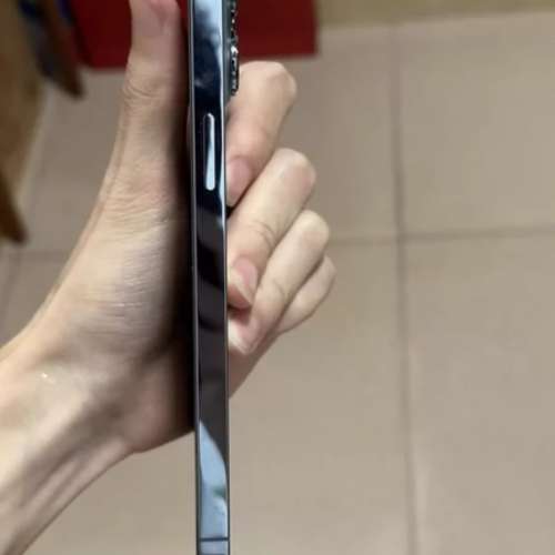 iPhone 13 Pro Max 128G 天峰藍色6.7寸大螢幕，功能全部正常運作，已貼貴價玻璃鋼化...