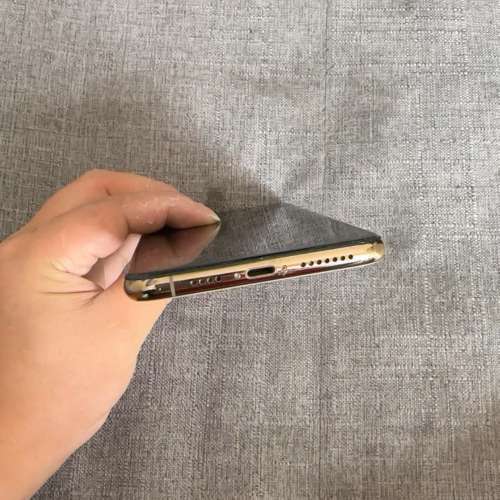 Apple iPhone XS Max 256G 金色 ，6.5 寸大螢幕，電池效能100 %，功能全部正常運作...