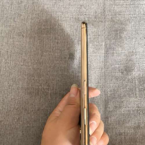 Apple iPhone XS Max 256G 金色 ，6.5 寸大螢幕，電池效能100 %，功能全部正常運作...