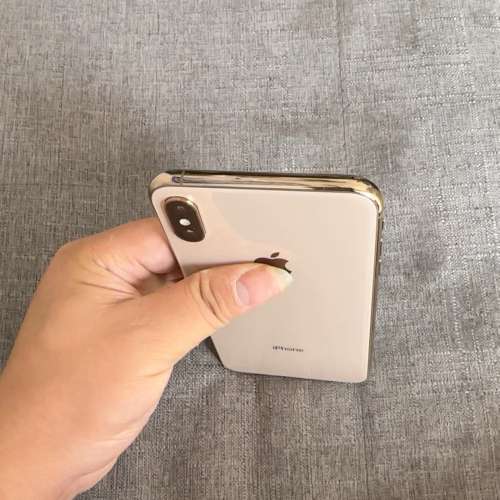 Apple iPhone XS Max 256G 金色 ，6.5 寸大螢幕，電池效能100 %，功能全部正常運作...