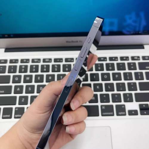 港版 Apple iPhone 13 Pro Max 128G 天峰藍色6.7寸大螢幕，功能全部正常運作，已貼...