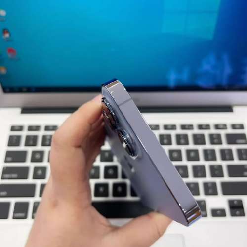 港版 Apple iPhone 13 Pro Max 128G 天峰藍色6.7寸大螢幕，功能全部正常運作，已貼...