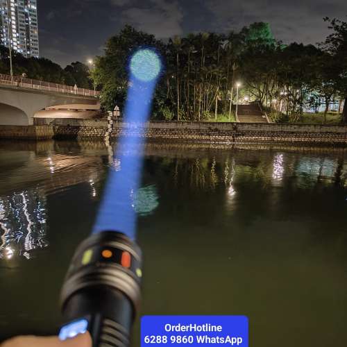 白激光 High Power White Laser Beam Flashlight Zoomable. 4000 lumens. 10000 mAh.