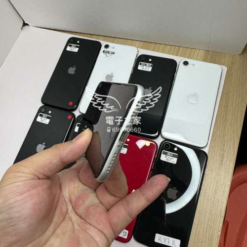 (❤️可升最新os❤️ 原裝 SE2😍 )Apple Iphone SE 2 黑 白紅 64 128 256 /有apple...