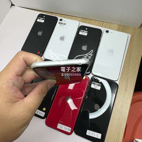 (❤️可升最新os❤️ 原裝 SE2😍 )Apple Iphone SE 2 黑 白紅 64 128 256 /有apple...