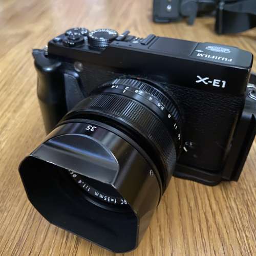 FUJINON X-E1  XF18-55 kit 兩原廠電 +XF35mm 1.4 + NISSIN DI466閃光燈 閃光燈+KA...