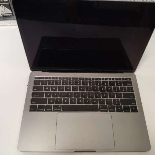 Apple Macbook pro 13 2017 (8gb ram 128gb ssd)
