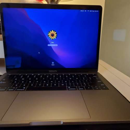 Apple Macbook pro 13 2017 (8gb ram 128gb ssd)